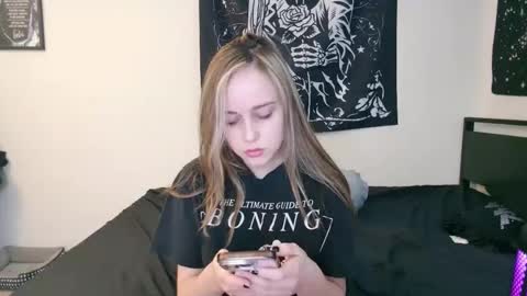 Luna online show from 10/16/25, 06:31