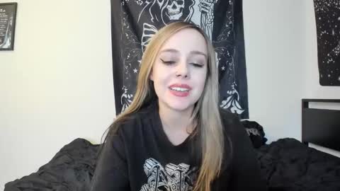 Luna online show from 11/11/25, 05:18