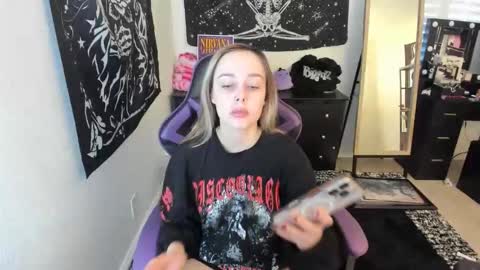 Luna online show from 12/15/25, 08:13