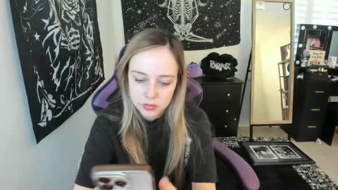 Luna online show from 12/16/25, 06:24