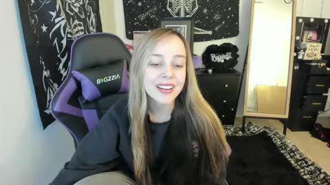 Luna online show from 12/23/25, 04:10