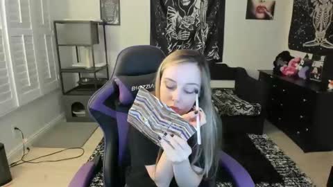 Luna online show from 01/18/26, 12:47