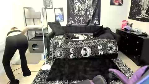 Luna online show from 03/25/26, 11:00