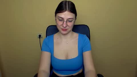 Luna online show from 12/19/25, 10:11