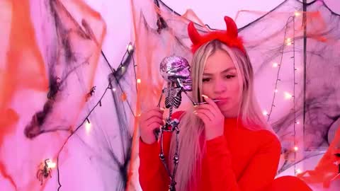 Snapshot of luna_marquez_ chatting on 10/27/25, 10:52 Luna Marquez online show from 10/27/25, 10:52