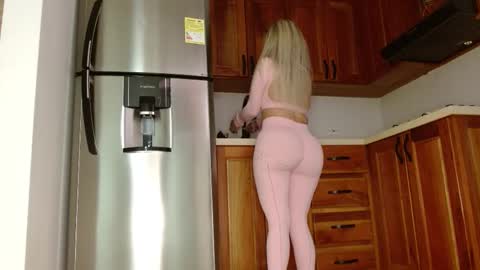 Snapshot of luna_marquez_ chatting on 01/15/26, 01:05 Luna Marquez online show from 01/15/26, 01:05