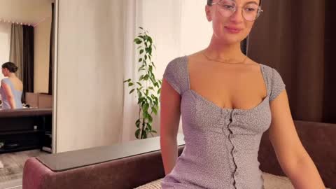 luna_raee online show from 04/24/26, 08:06
