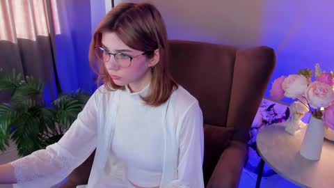 Snapshot of luna_ris chatting on 03/19/26, 11:03 Luna online show from 03/19/26, 11:03