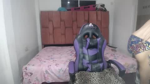 Snapshot of luna_rosita chatting on 12/06/24, 01:29 Luna online show from 12/06/24, 01:29