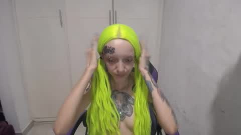 Snapshot of luna_rosita chatting on 12/28/24, 04:19 Luna online show from 12/28/24, 04:19