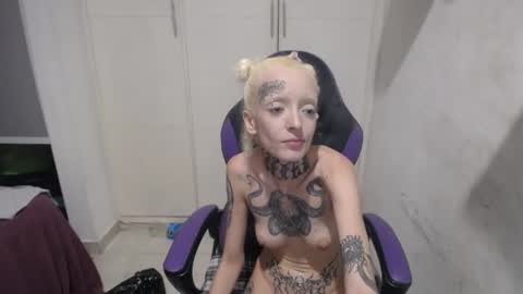 Snapshot of luna_rosita chatting on 01/31/25, 04:58 Luna online show from 01/31/25, 04:58