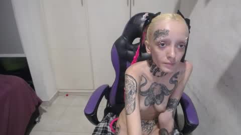 Snapshot of luna_rosita chatting on 02/03/25, 03:42 Luna online show from 02/03/25, 03:42