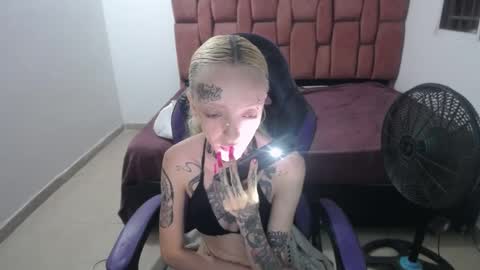 Snapshot of luna_rosita chatting on 02/16/25, 11:59 Luna online show from 02/16/25, 11:59