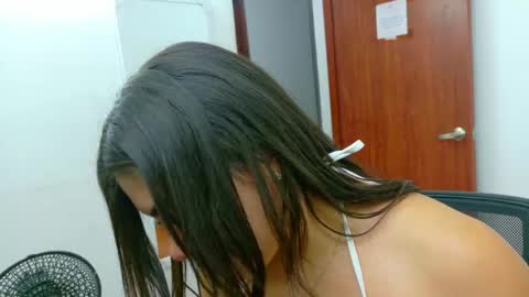 luna_rousse26 online show from 05/11/26, 02:45