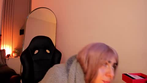 Luna online show from 01/05/26, 05:27