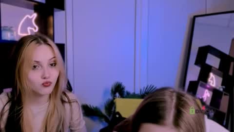 Luna online show from 09/26/25, 07:18