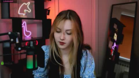 Luna online show from 11/25/25, 12:16