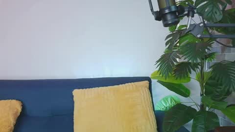 Snapshot of luna_valen chatting on 05/28/26, 04:21 luna_valen online show from 05/28/26, 04:21