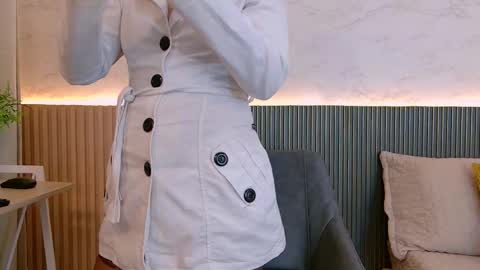 luna_valle online show from 12/21/25, 08:16