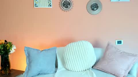 Snapshot of luna_velmont chatting on 02/27/26, 07:03 LUNA online show from 02/27/26, 07:03