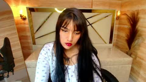 Luna online show from 05/05/26, 05:04