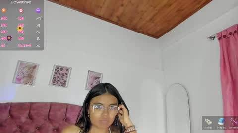 luna_velveth1 online show from 04/12/26, 11:37