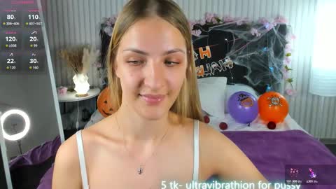 Luna online show from 10/22/25, 11:32