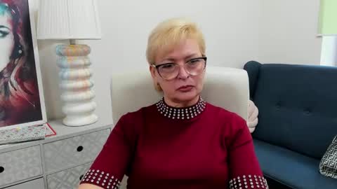L u n a online show from 05/13/26, 06:55