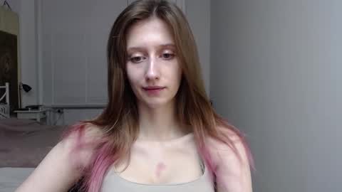 L U N A  online show from 12/22/25, 06:32