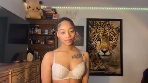 lunaa_11 online show from 12/13/24, 06:53