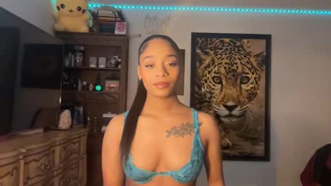 lunaa_11 online show from 01/13/25, 06:06