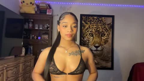 lunaa_11 online show from 01/14/25, 04:04