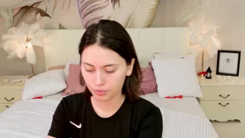 Snapshot of lunaa_baby_girl chatting on 03/29/26, 02:06 Luna online show from 03/29/26, 02:06