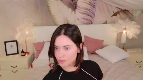 Snapshot of lunaa_baby_girl chatting on 03/31/26, 08:53 Luna online show from 03/31/26, 08:53