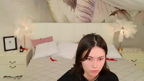 Snapshot of lunaa_baby_girl chatting on 04/04/26, 08:06 Luna online show from 04/04/26, 08:06