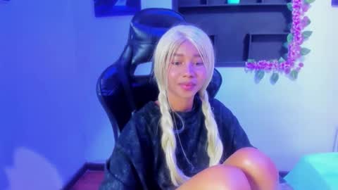 Snapshot of lunaa_brunettee chatting on 02/11/26, 03:33 lunna online show from 02/11/26, 03:33