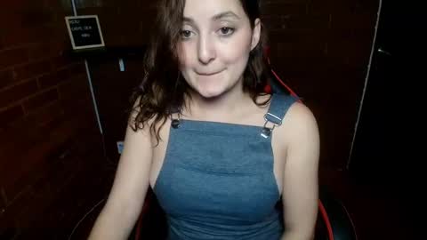 lunaa_m_ online show from 02/18/25, 12:26