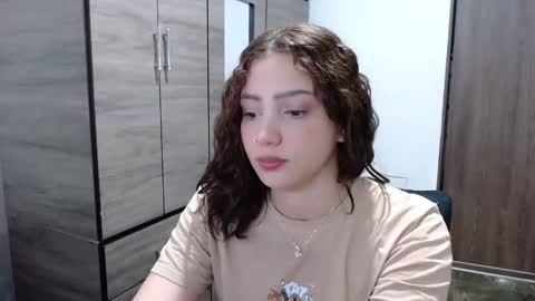 lunaa_sub online show from 12/15/25, 07:18