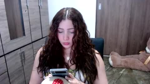 lunaa_sub online show from 07/21/26, 08:00