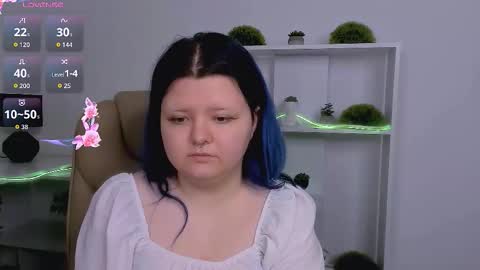 Snapshot of lunaar_ chatting on 03/27/26, 08:26 Luna online show from 03/27/26, 08:26