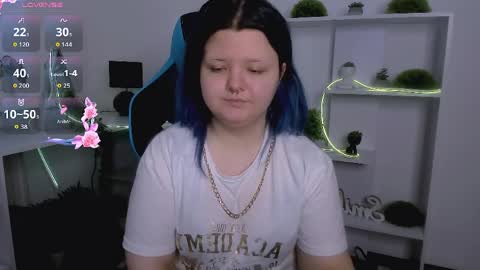 Snapshot of lunaar_ chatting on 04/04/26, 06:22 Luna online show from 04/04/26, 06:22