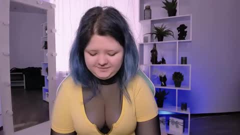 Snapshot of lunaar_ chatting on 04/13/26, 05:35 Luna online show from 04/13/26, 05:35