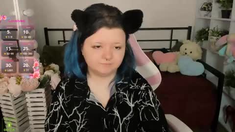 Snapshot of lunaar_ chatting on 04/15/26, 05:36 Luna online show from 04/15/26, 05:36