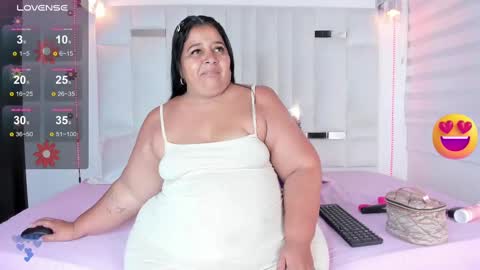 Snapshot of lunaasweett chatting on 09/13/25, 12:49 online show from 09/13/25, 12:49