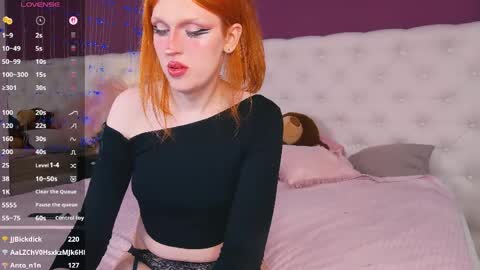 Luna give me a thumbs up please online show from 04/06/26, 09:16