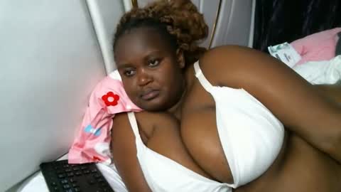 Snapshot of lunabloom01 chatting on 09/09/25, 03:17 lunabloom01 online show from 09/09/25, 03:17