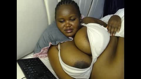 lunabloom01 online show from 02/11/26, 01:16