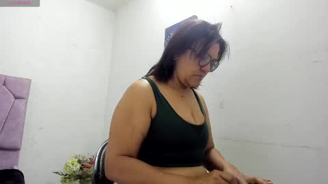 lunabrillante1972 online show from 05/27/26, 08:55