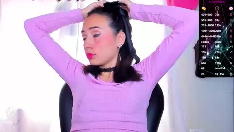 Snapshot of lunacandyy1323 chatting on 09/23/25, 06:33 Luna online show from 09/23/25, 06:33