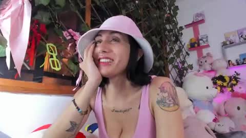 Snapshot of lunacristal_moon chatting on 02/20/25, 01:19 lunacristal_moon online show from 02/20/25, 01:19